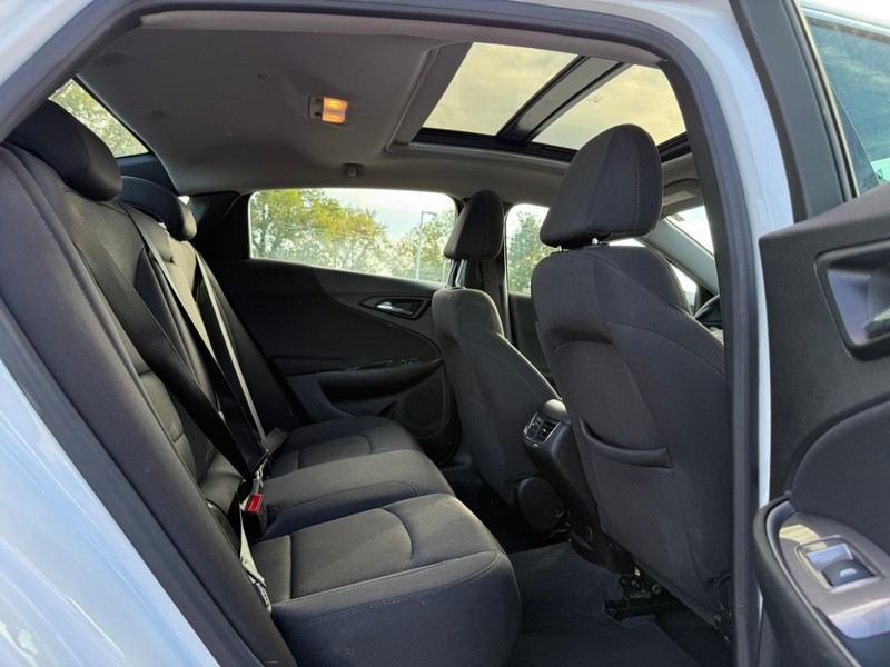 Chevrolet Malibu Vehicle Image 14