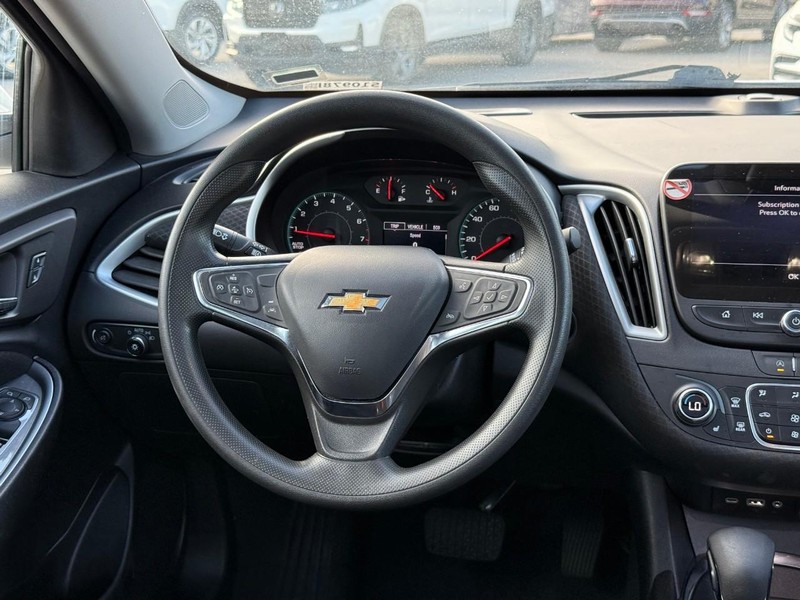 Chevrolet Malibu Vehicle Image 16