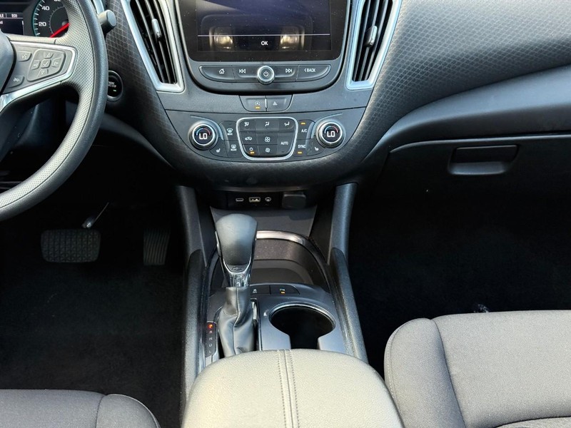 Chevrolet Malibu Vehicle Image 18