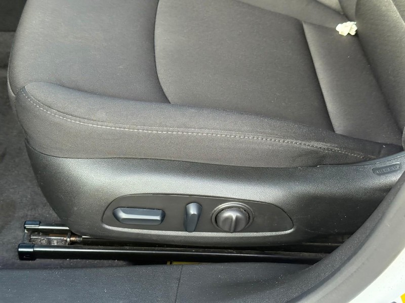 Chevrolet Malibu Vehicle Image 21