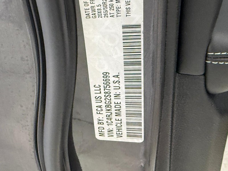 Jeep Grand Cherokee L Vehicle Full-screen Gallery Image 16