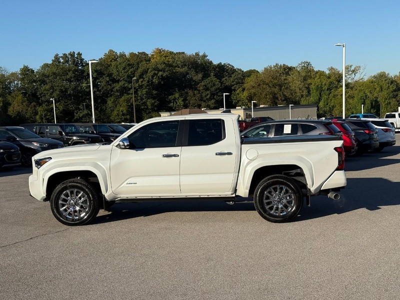 Toyota Tacoma 4WD Vehicle Image 03