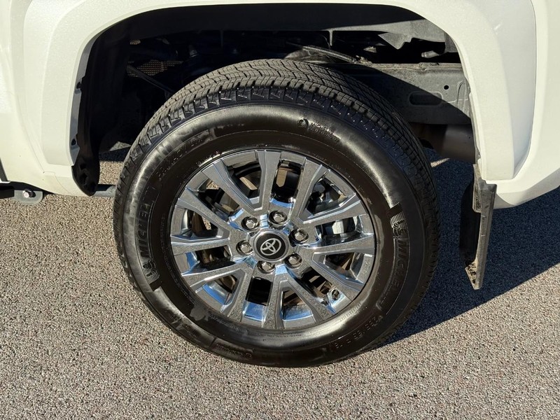 Toyota Tacoma 4WD Vehicle Image 05