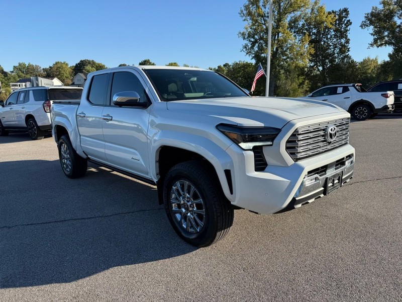 Toyota Tacoma 4WD Vehicle Image 09