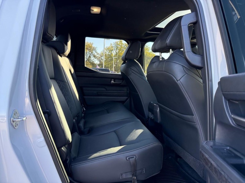 Toyota Tacoma 4WD Vehicle Image 12