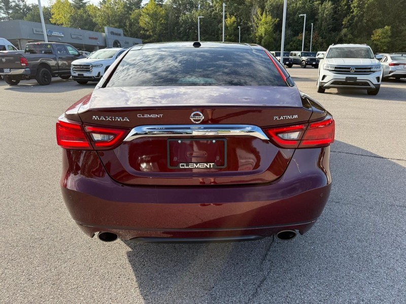 Nissan Maxima Vehicle Image 09