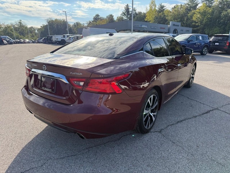 Nissan Maxima Vehicle Image 11