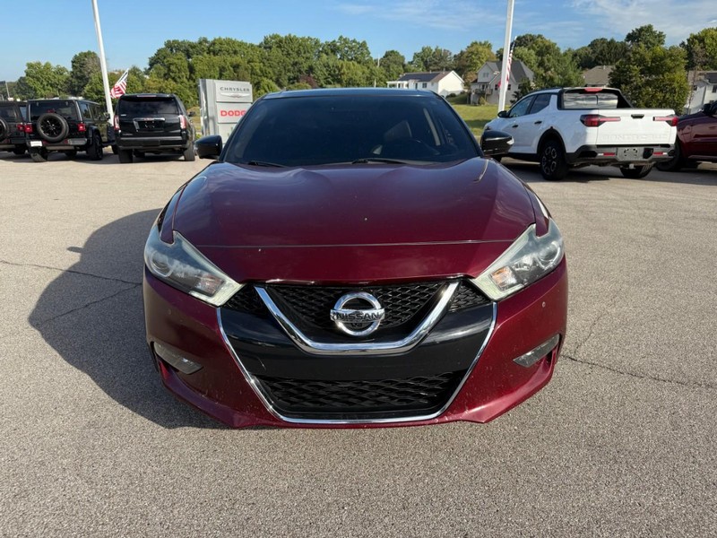 Nissan Maxima Vehicle Image 13