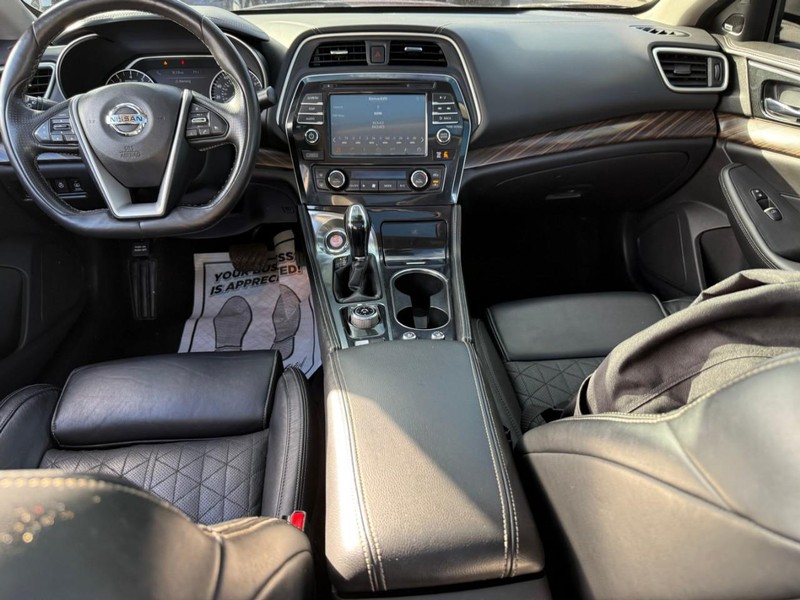 Nissan Maxima Vehicle Image 15