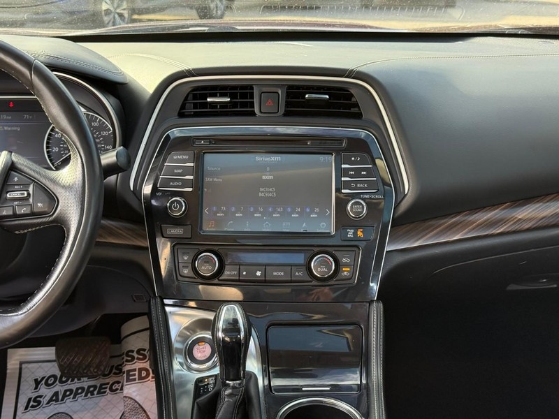 Nissan Maxima Vehicle Image 17