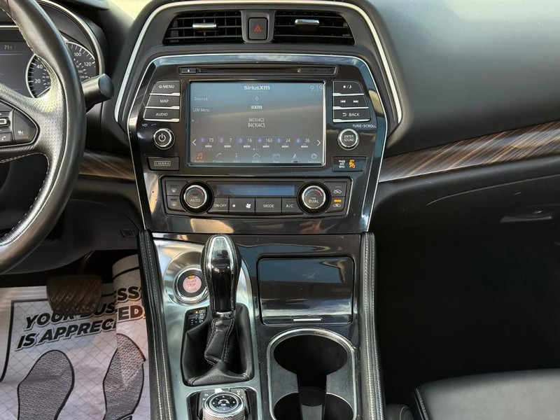 Nissan Maxima Vehicle Image 18