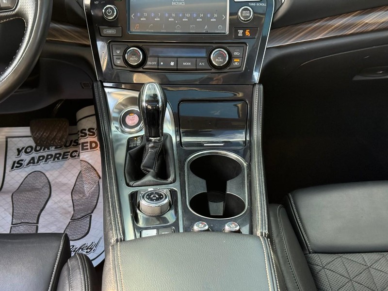 Nissan Maxima Vehicle Image 19
