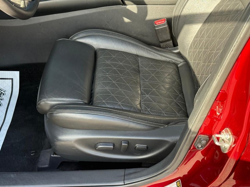 Nissan Maxima Vehicle Image 22