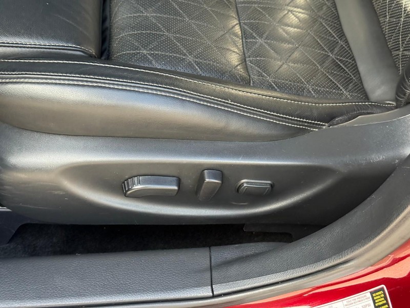 Nissan Maxima Vehicle Image 23
