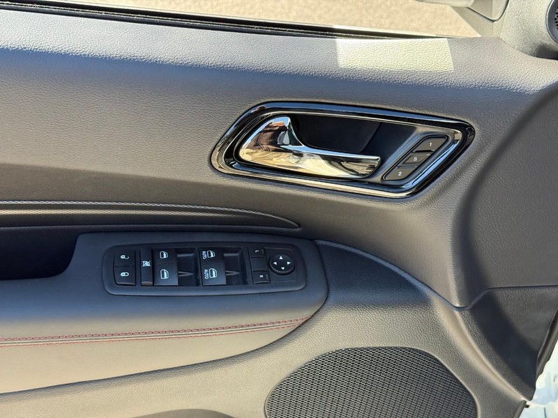 Dodge Durango Vehicle Full-screen Gallery Image 11