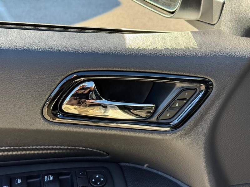 Dodge Durango Vehicle Full-screen Gallery Image 12