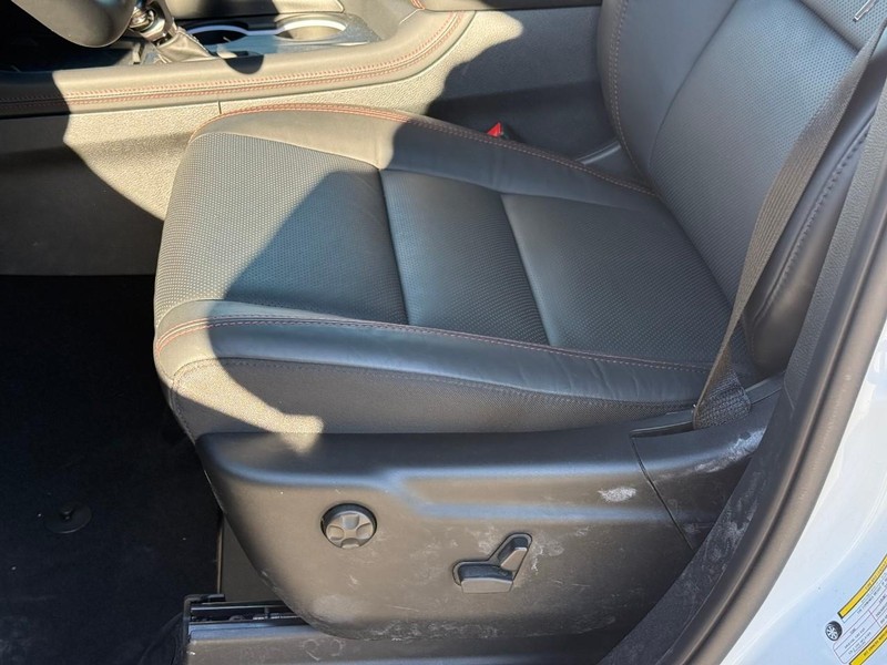 Dodge Durango Vehicle Full-screen Gallery Image 13