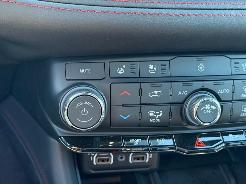 Dodge Durango Vehicle Full-screen Gallery Image 18