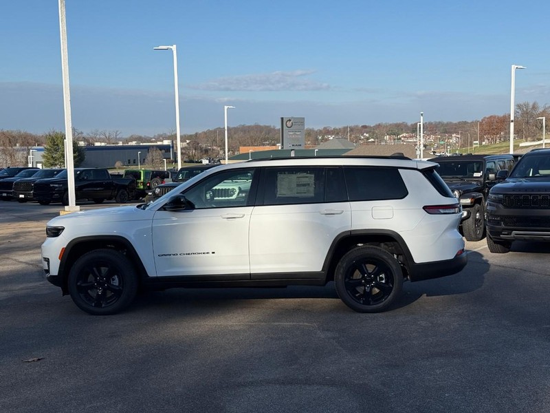 Jeep Grand Cherokee L Vehicle Image 03