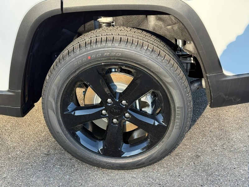 Jeep Grand Cherokee L Vehicle Image 05