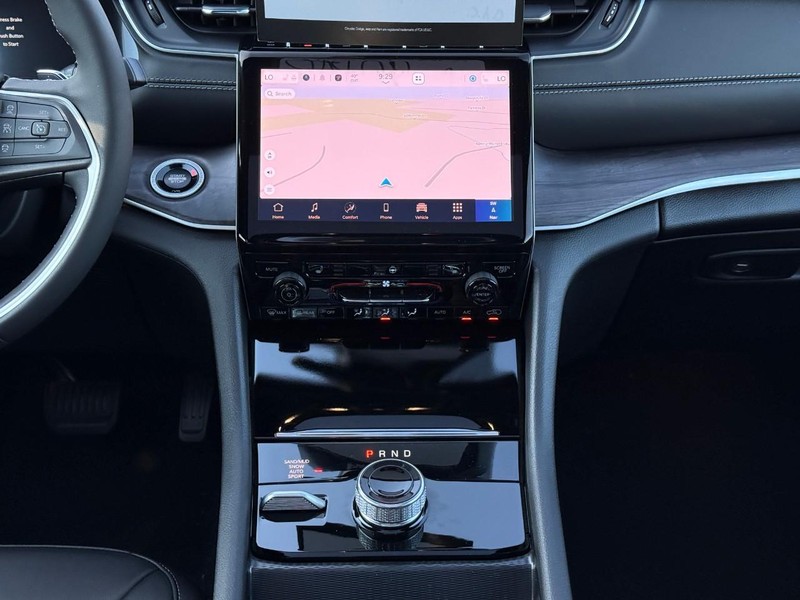 Jeep Grand Cherokee L Vehicle Image 13