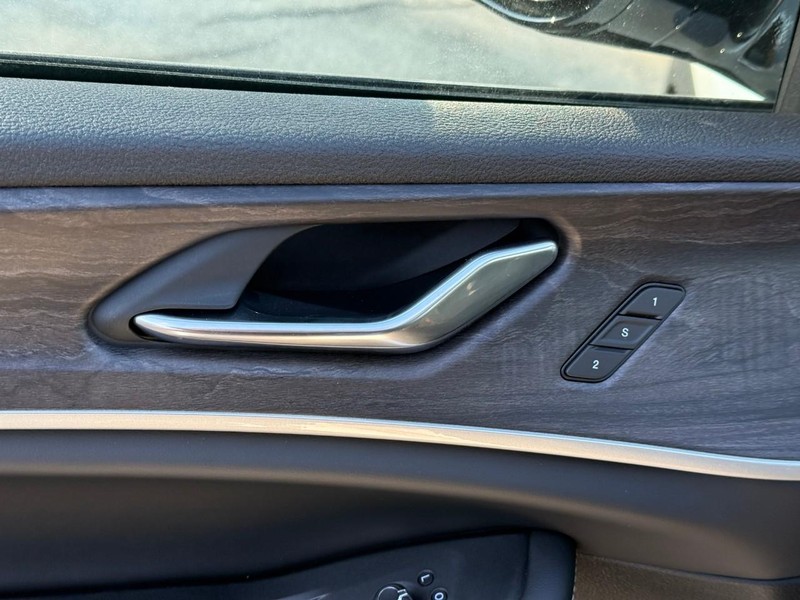 Jeep Grand Cherokee L Vehicle Image 15