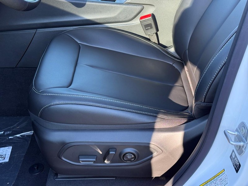 Jeep Grand Cherokee L Vehicle Image 16