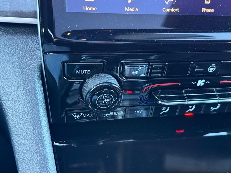 Jeep Grand Cherokee L Vehicle Image 18