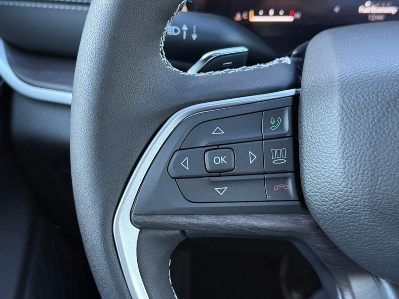 Jeep Grand Cherokee L Vehicle Image 19