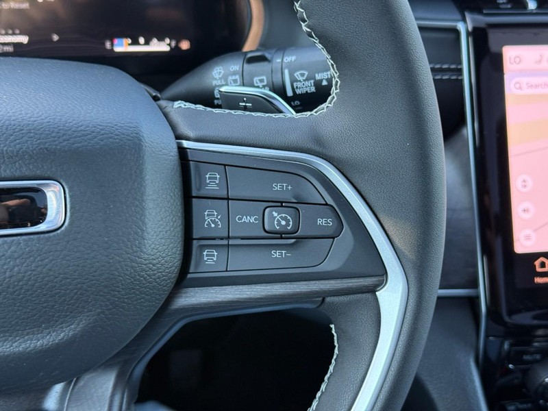 Jeep Grand Cherokee L Vehicle Image 20