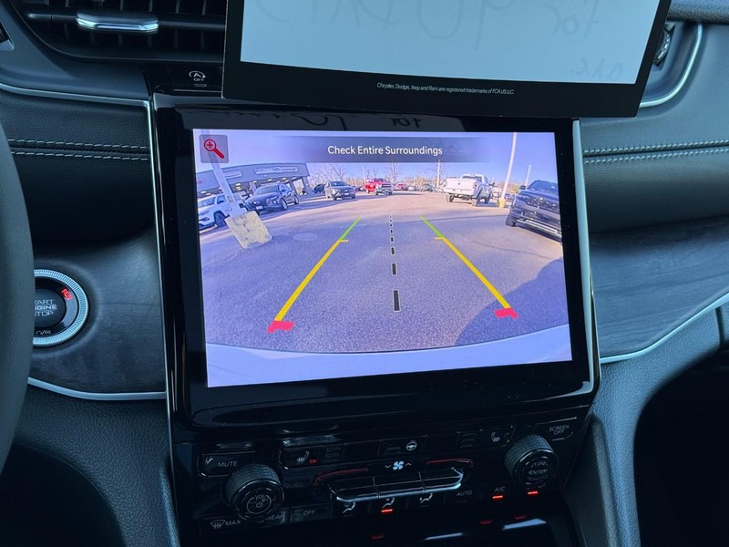 Jeep Grand Cherokee L Vehicle Image 21