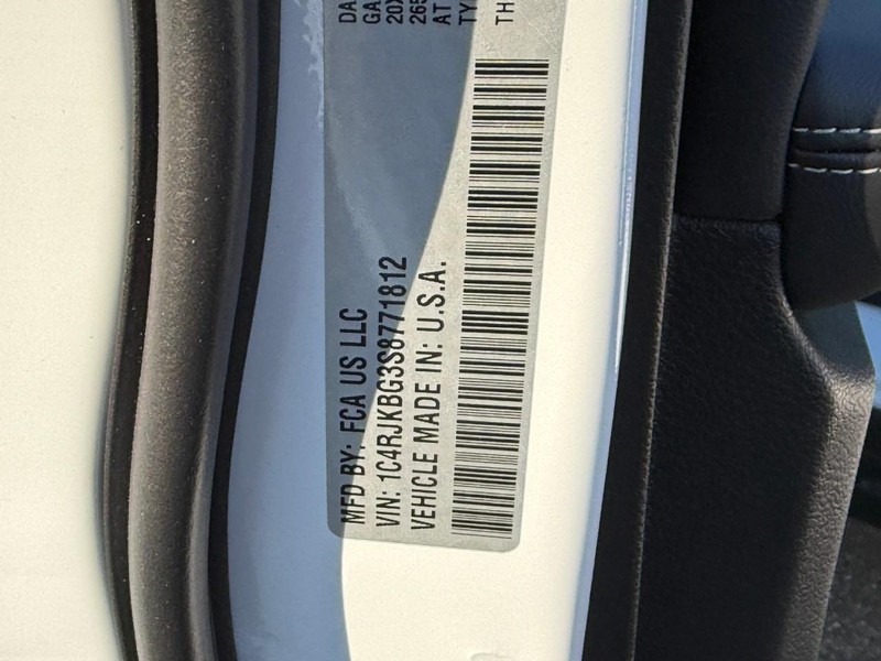 Jeep Grand Cherokee L Vehicle Image 22