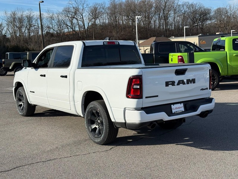 Ram 1500 Vehicle Full-screen Gallery Image 3