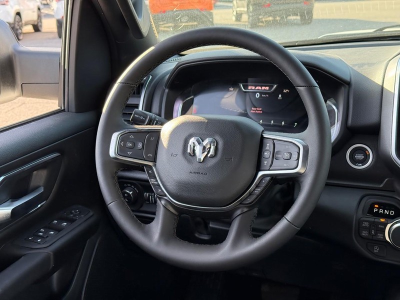 Ram 1500 Vehicle Full-screen Gallery Image 7