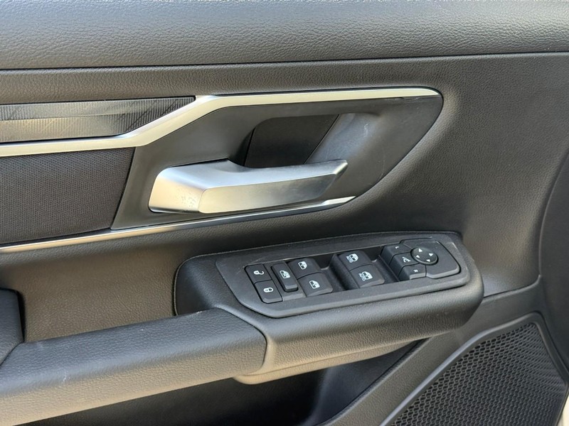 Ram 1500 Vehicle Full-screen Gallery Image 10