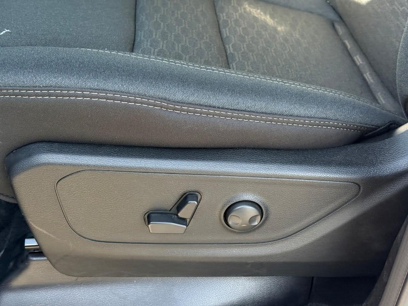 Ram 1500 Vehicle Full-screen Gallery Image 12