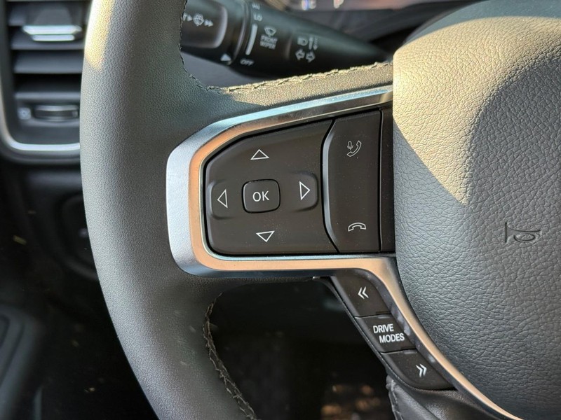 Ram 1500 Vehicle Full-screen Gallery Image 13