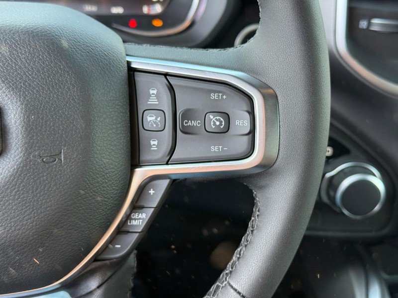 Ram 1500 Vehicle Full-screen Gallery Image 14