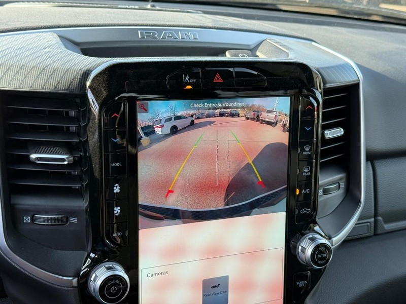 Ram 1500 Vehicle Full-screen Gallery Image 16