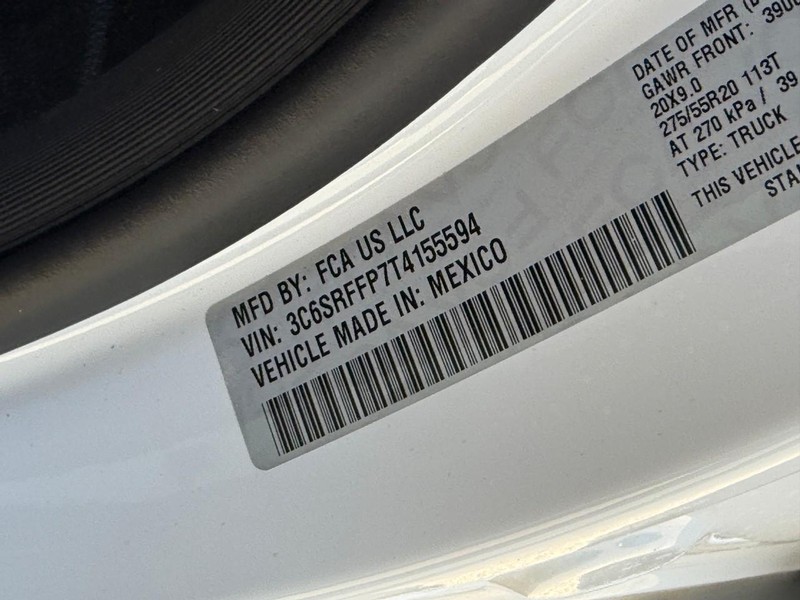 Ram 1500 Vehicle Full-screen Gallery Image 17