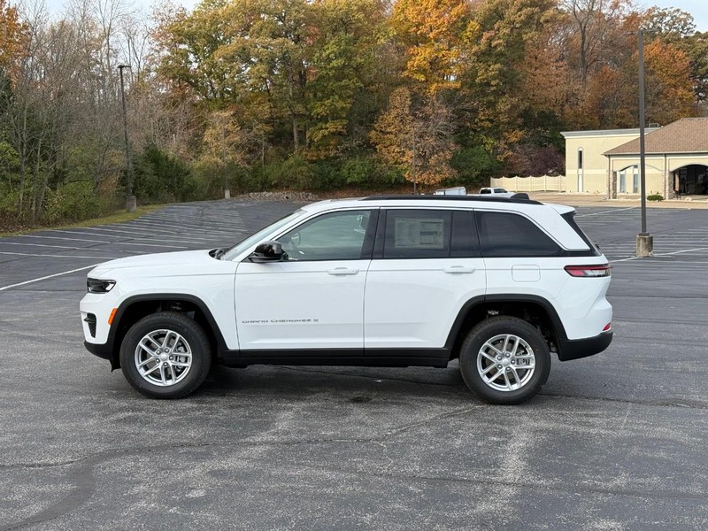 Jeep Grand Cherokee Vehicle Image 03