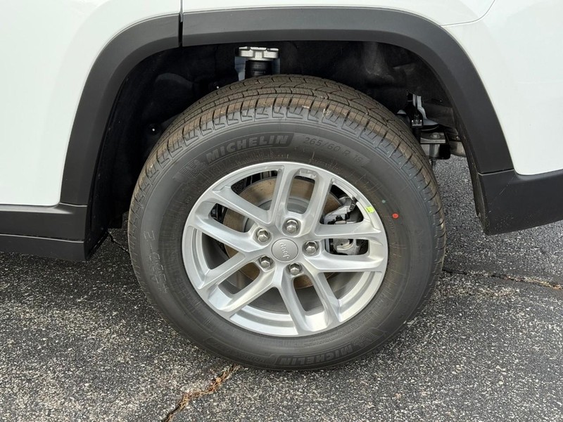 Jeep Grand Cherokee Vehicle Image 05