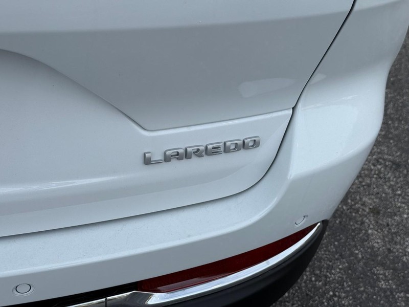 Jeep Grand Cherokee Vehicle Image 07