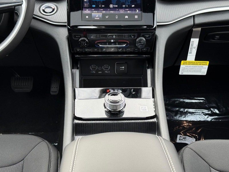 Jeep Grand Cherokee Vehicle Image 13