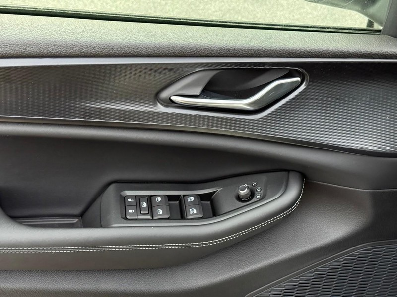 Jeep Grand Cherokee Vehicle Image 14