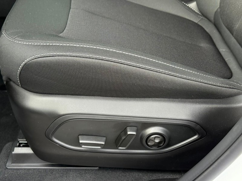 Jeep Grand Cherokee Vehicle Image 16