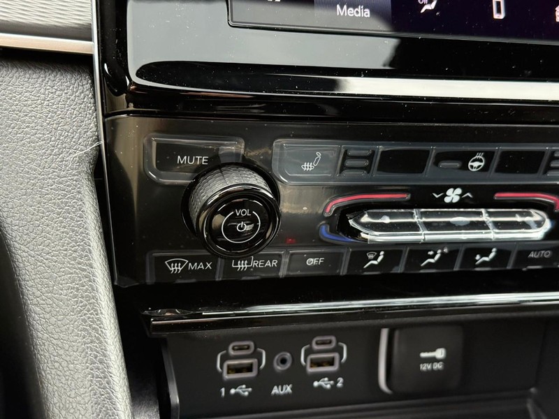 Jeep Grand Cherokee Vehicle Image 20