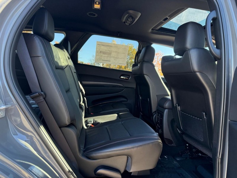 Dodge Durango Vehicle Full-screen Gallery Image 6