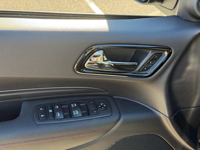 Dodge Durango Vehicle Full-screen Gallery Image 11