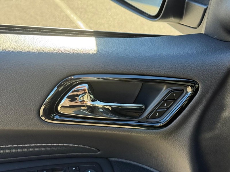 Dodge Durango Vehicle Full-screen Gallery Image 12